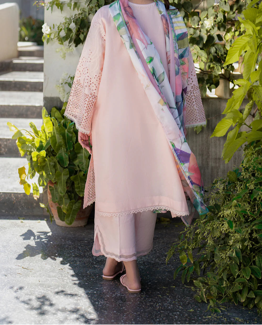 Grace S1261-Embroidered CUTWORK 3pc Lawn Dress With Printed Munar Dupatta.