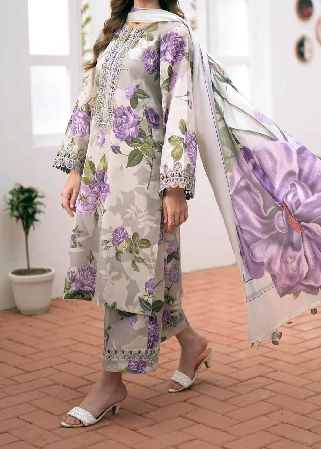 Grace W466-Printed 3pc karandi Dress With Printed karandi Shawl.