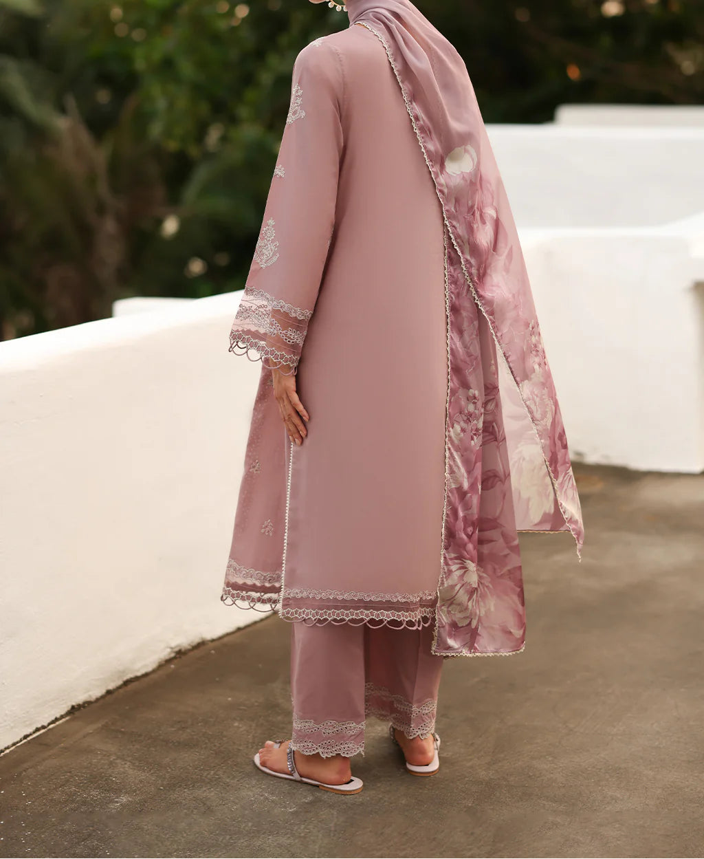 Grace S1447-Embroidered 3pc Lawn Dress With Printed Lawn Dupatta.