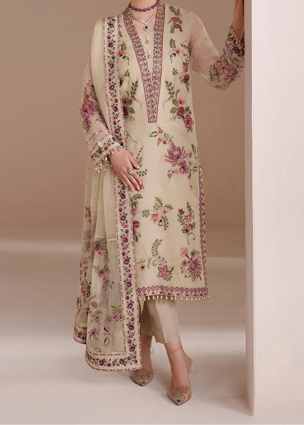 Grace S1441-Embroidered 3pc Lawn Dress With Printed Lawn Dupatta.