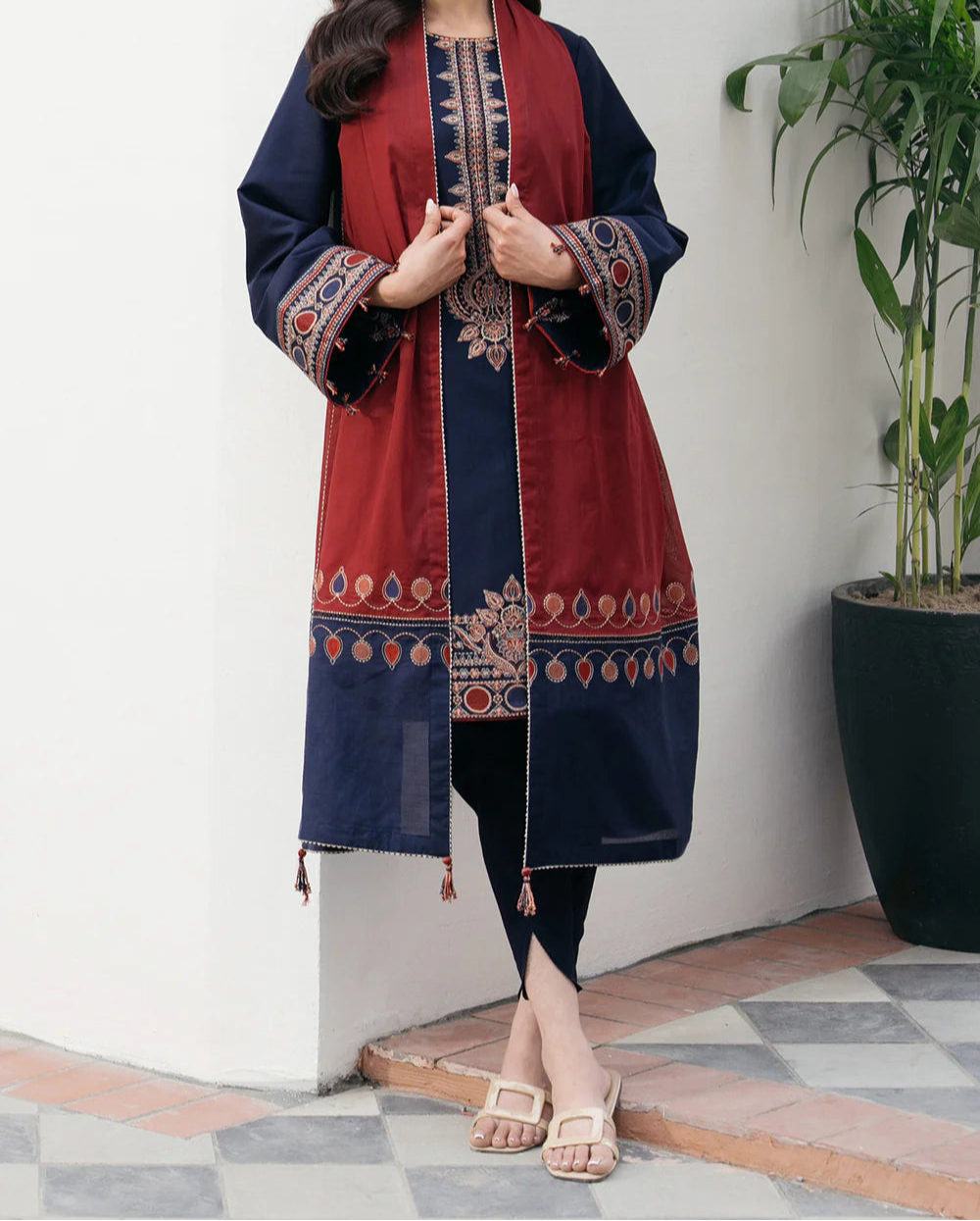 Grace S1214-Embroidered 3pc Lawn dress with Printed Munar Dupatta.