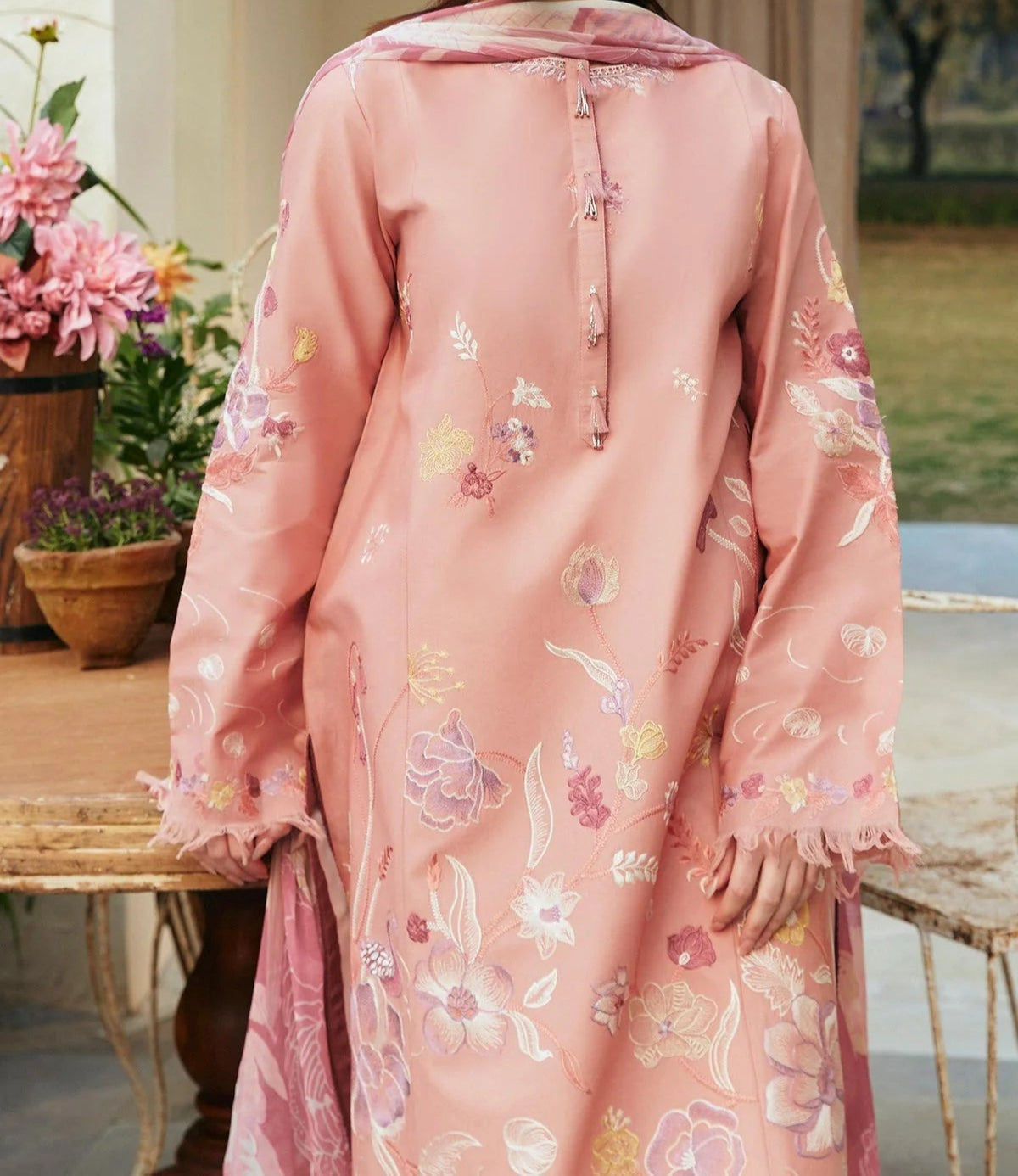 Grace S1221-Embroidered 3pc Lawn Dress With Printed Munar Dupatta.