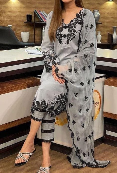 Grace w26- Embroidered 3pc linen dress with embroidered organza dupatta.