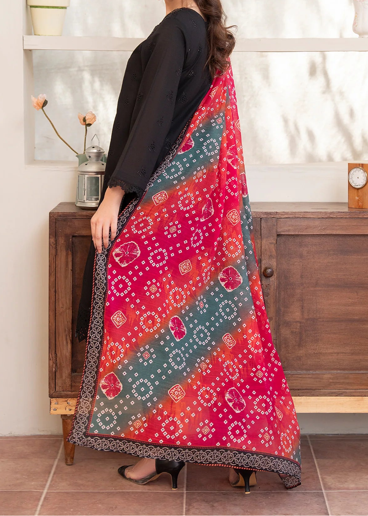 Grace S1376 - Embroidered 3pc CHIKANKARI Lawn Dress With Printed Lawn Dupatta.