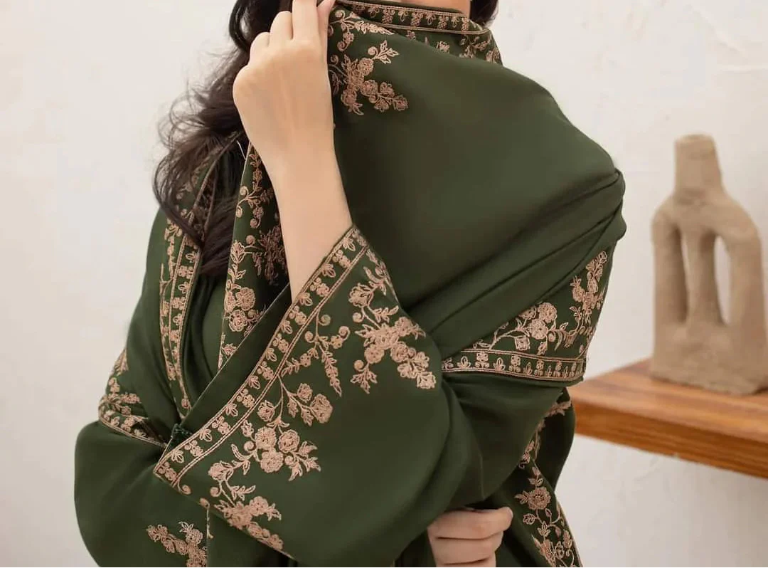 Grace Z-(W772 ) - Stitched Embroidered 3pc Marina Dress With Embroidered Marina Shawl.