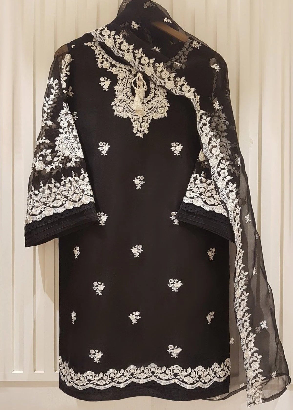 Grace S807-Embroidered 3pc organza dress with Embroidered organza duppata.