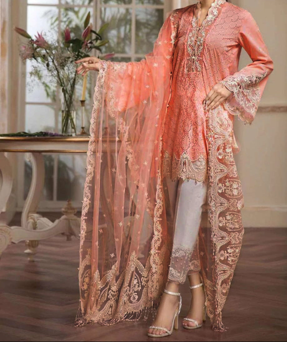 Grace S1246-Embroidered 3pc CHIKANKARI Lawn Dress With Embroidered Organza Dupatta.