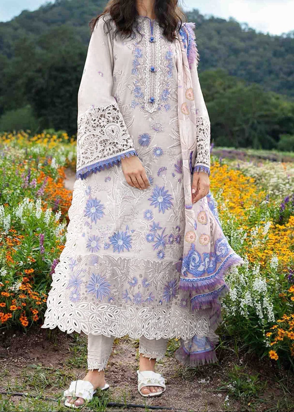Grace S1462 - Embroidered 3pc Lawn Dress With Printed Lawn Dupatta.