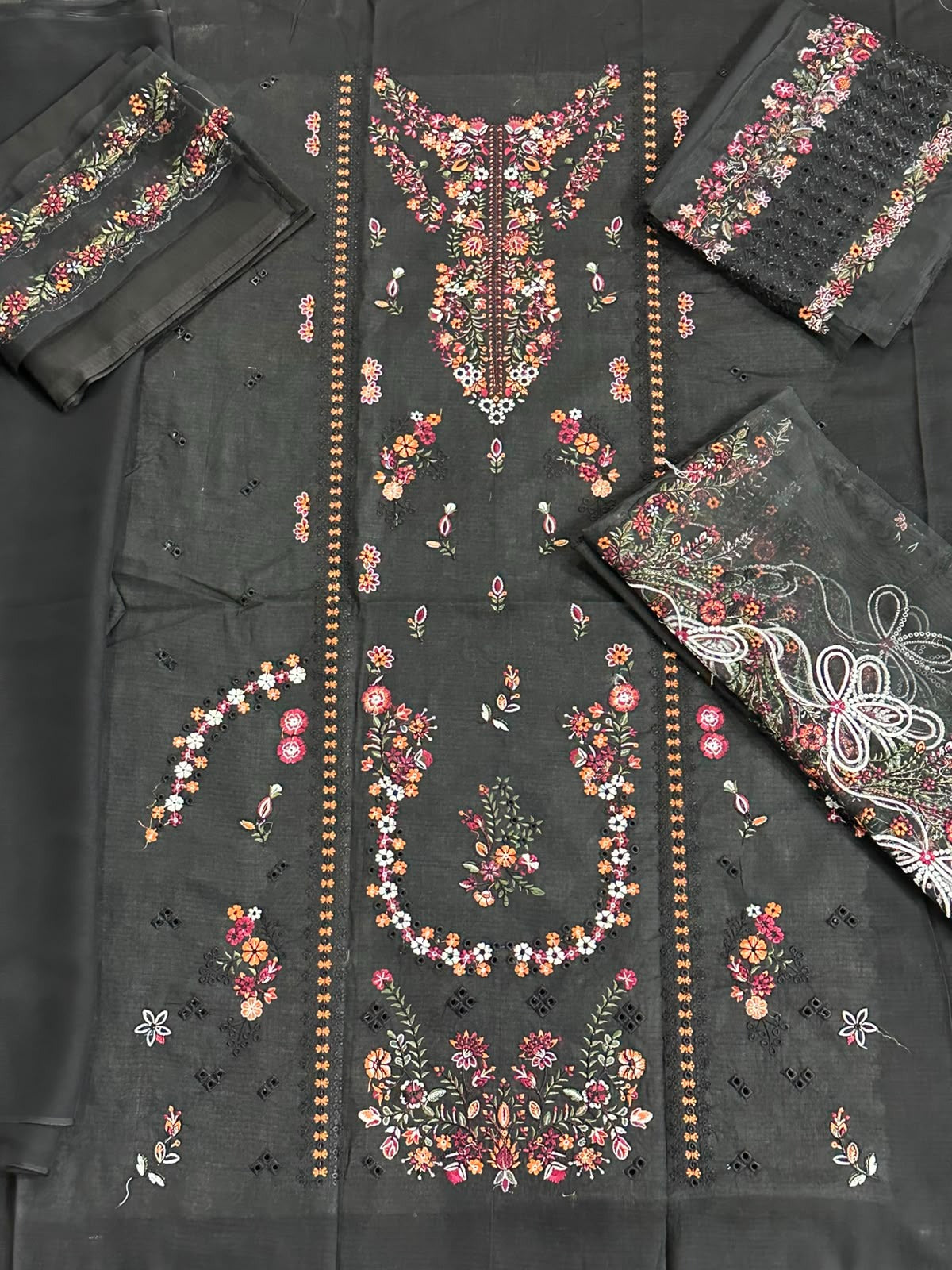 Grace S1468 - Embroidered 3pc Lawn Dress With Embroidered Chiffon Dupatta.