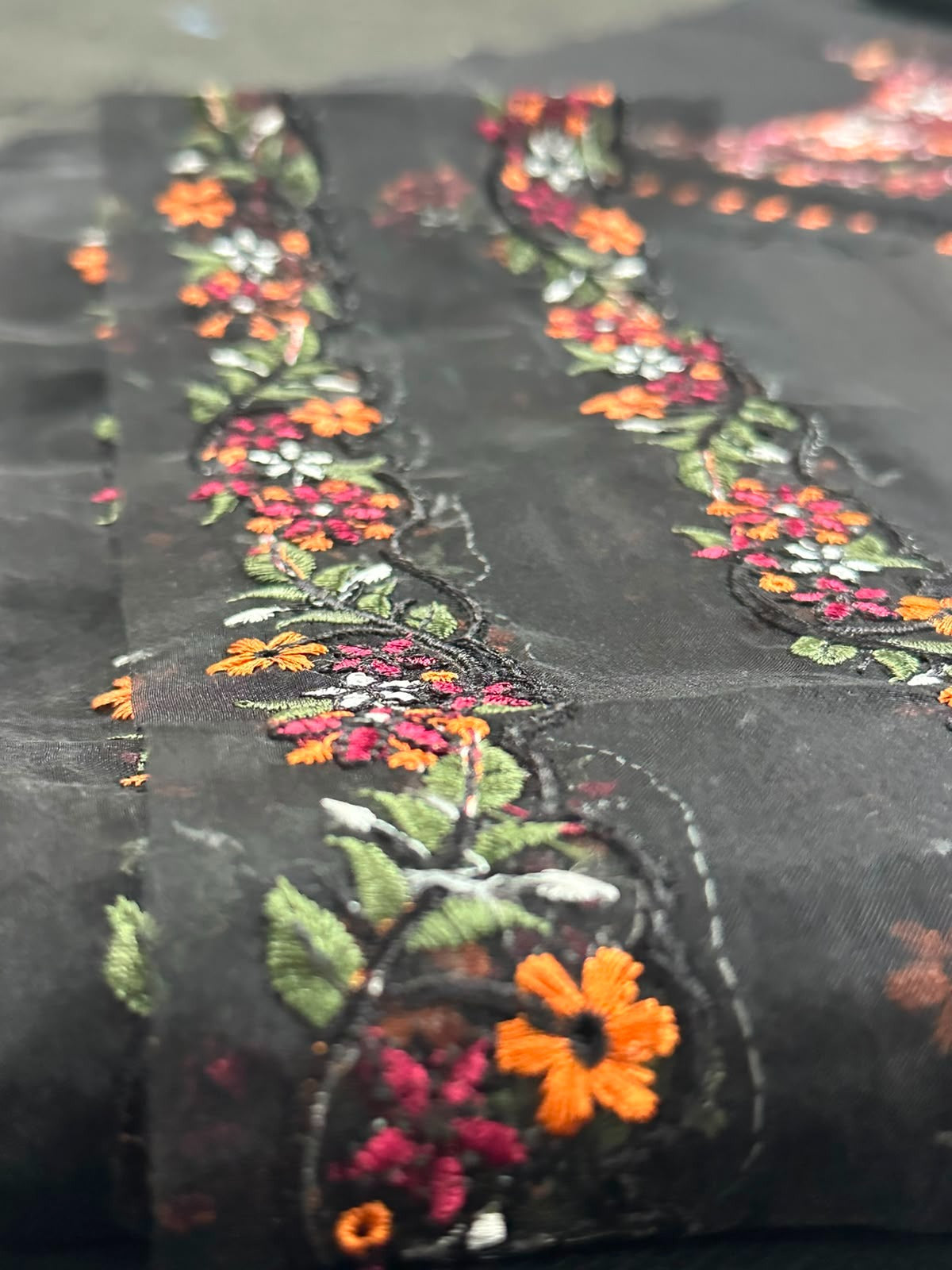 Grace S1468 - Embroidered 3pc Lawn Dress With Embroidered Chiffon Dupatta.