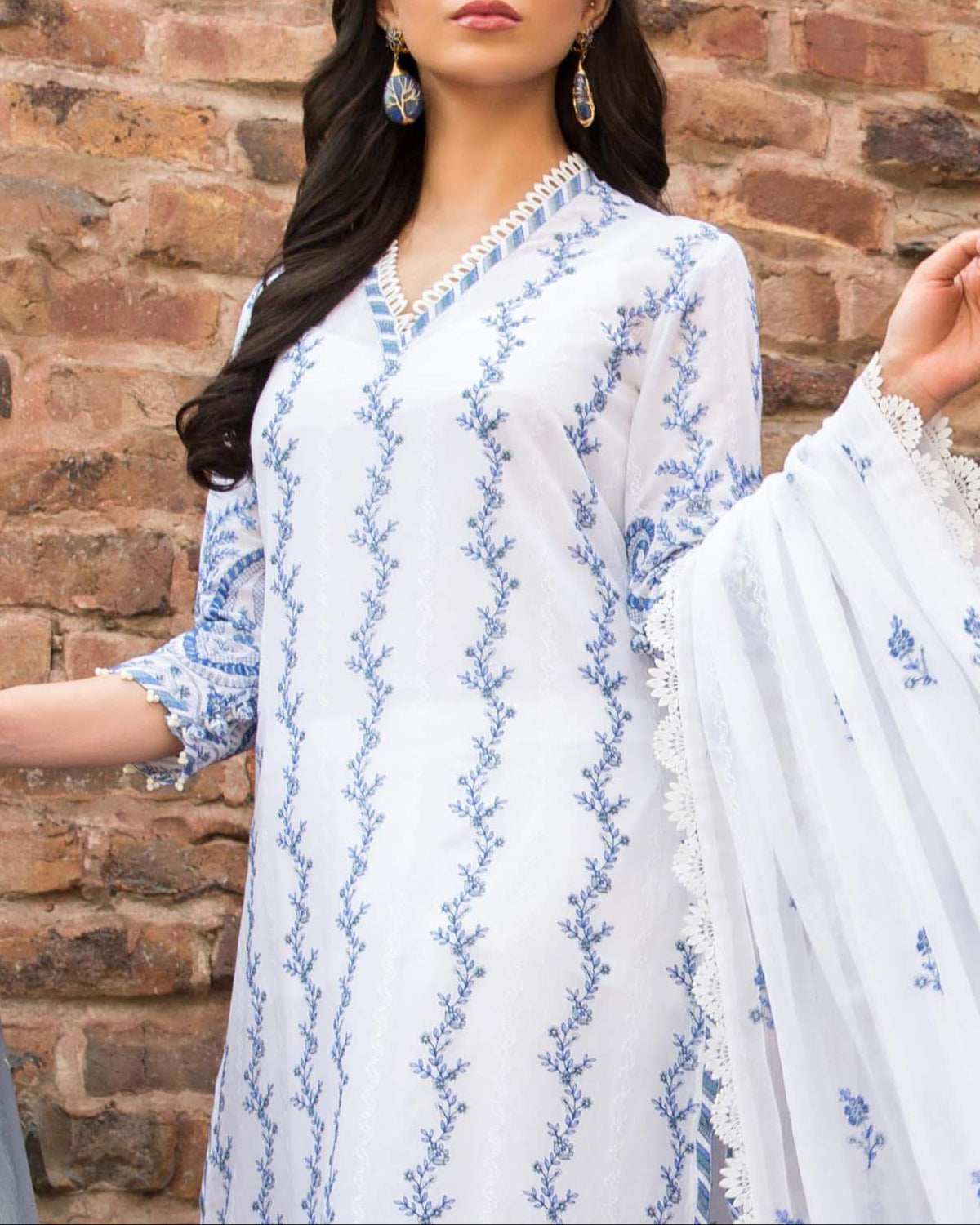 Grace S316-Embroidered 3pc lawn dress with Embroiderd chiffon dupatta.