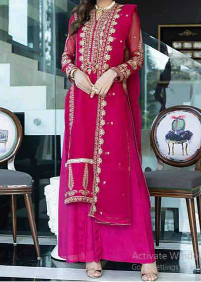 MAGENTA– Embroidered Chiffon Unstitched 3Pc Suit.