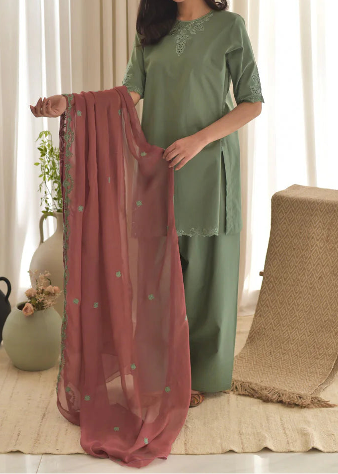 Grace S1444-Embroidered 3pc Lawn Dress With Embroidered Chiffon Dupatta.