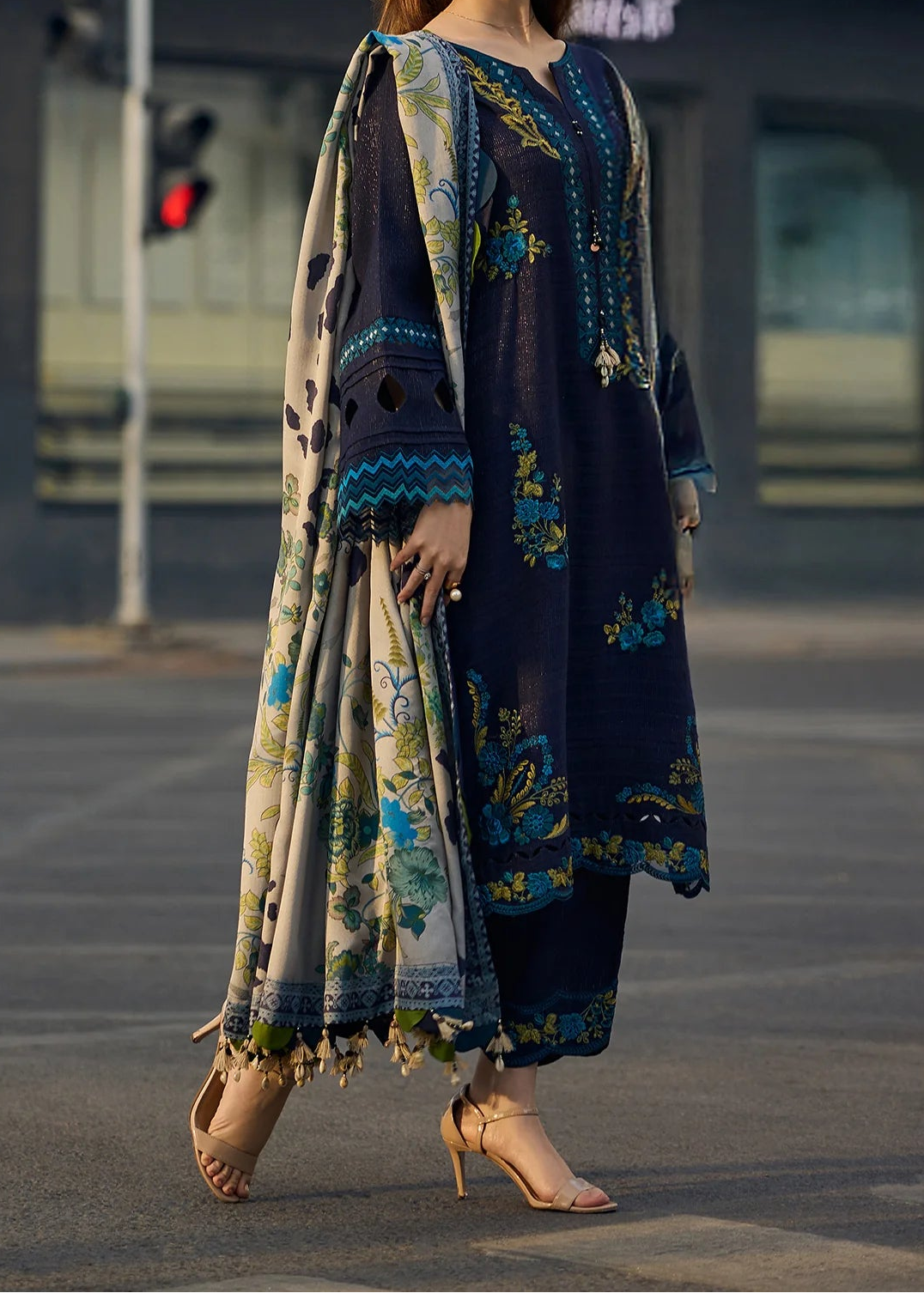 Grace S1446-Embroidered 3pc Lawn Dress With Printed Lawn Dupatta.